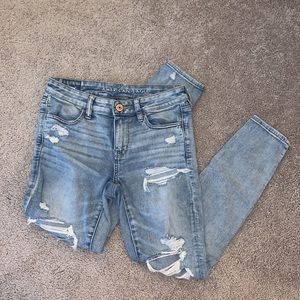 2/$25 – AE light wash distressed jeans - size 4R